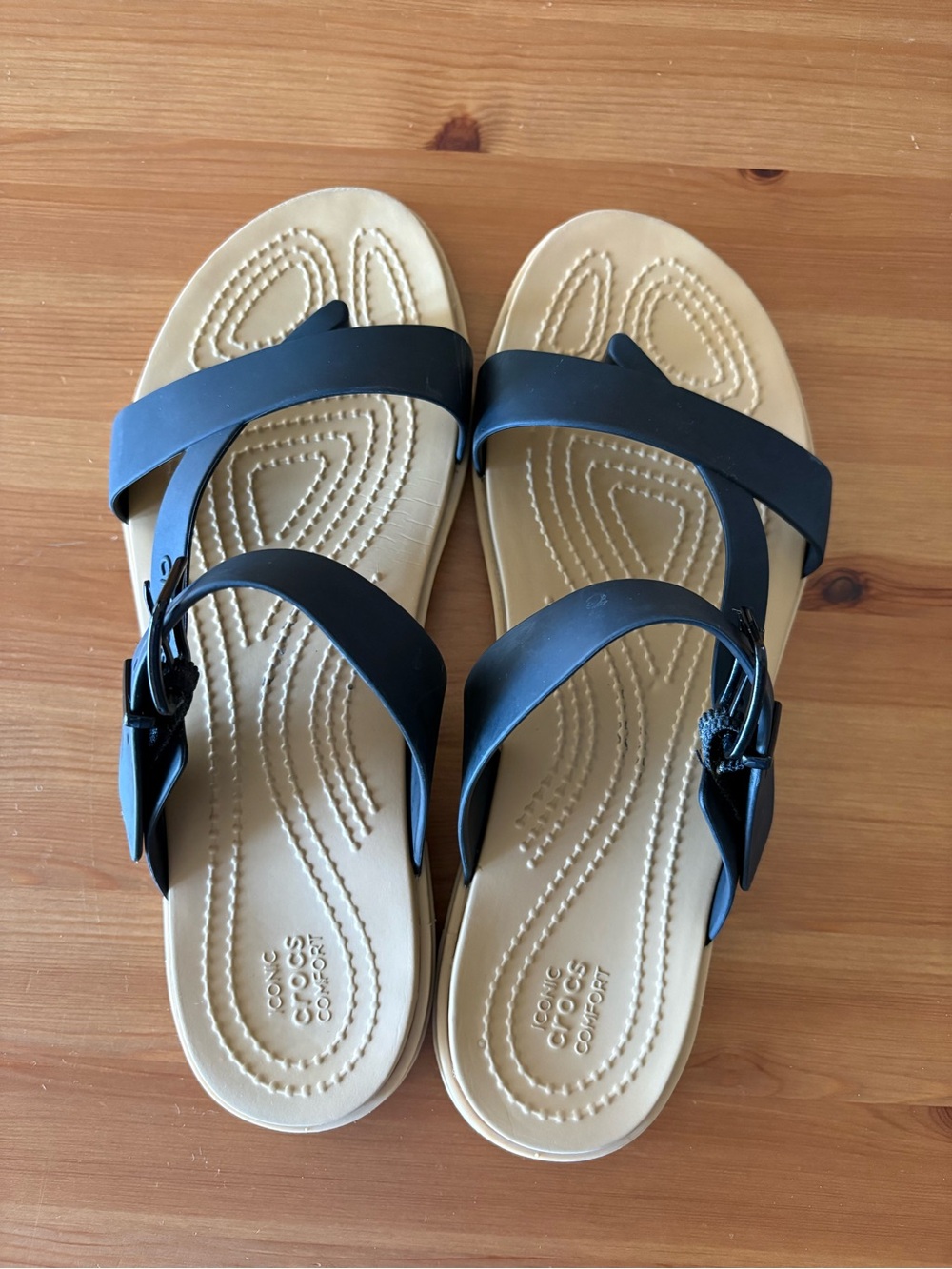 Crocs Tulum Toe Post Toe Sandals Black Tan Strappy Slip On Flip Flop Size 8 - Picture 4 of 13